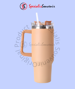 Proses desain dan cetak tumbler custom di workshop vendor tumbler Jakarta.