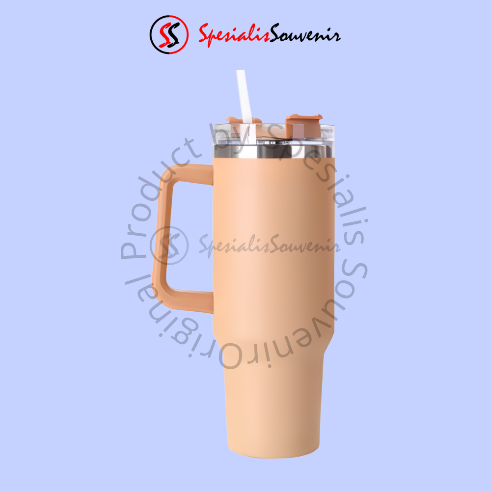 souvenir-tumbler-custom Proses desain dan cetak tumbler custom di workshop vendor tumbler Jakarta.