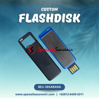 flashdisk custom kulit elegan dengan logo perusahaan sebagai barang promosi eksklusif.