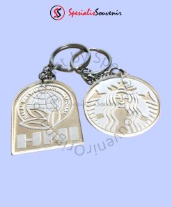 Gantungan kunci akrilik custom dengan desain fleksibel sesuai kebutuhan branding.