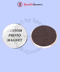 Pin magnet kulkas custom berkualitas dengan daya rekat kuat cocok untuk merchandise.