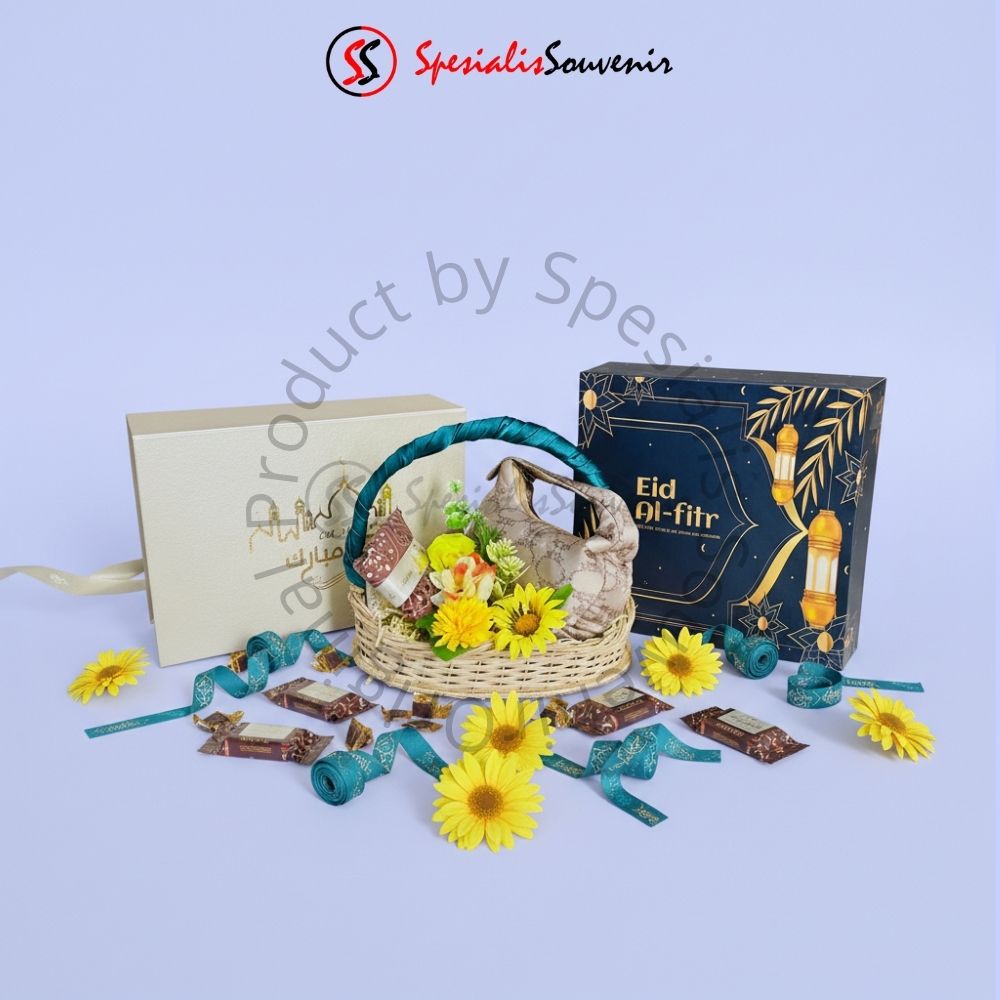 hampers-lebaran-jakarta Hampers Idul Fitri custom premium box kayu isi sajadah travel dan tasbih digital.